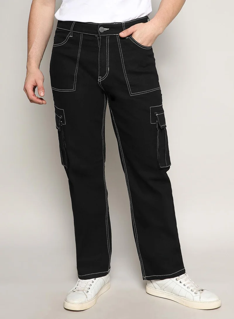 Campus Sutra Men's Jet Black Contrast Stitched Cargo Denim Jeans For Casual Wear | Dark-Wash | 5 Pocket | Button Closure | Denim Jeans Crafted With Comfort Fit For Everyday Wear